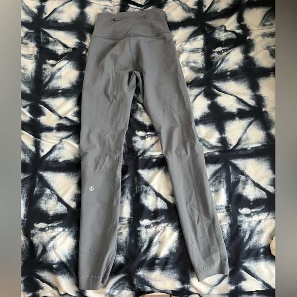 Lulu lemon wunder train, 25” in colour light grey size 6 - Picture 2 of 2